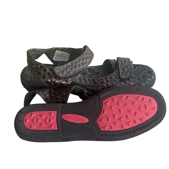 Green and Black Sandals with Stylish Design - Picture 3 of 8